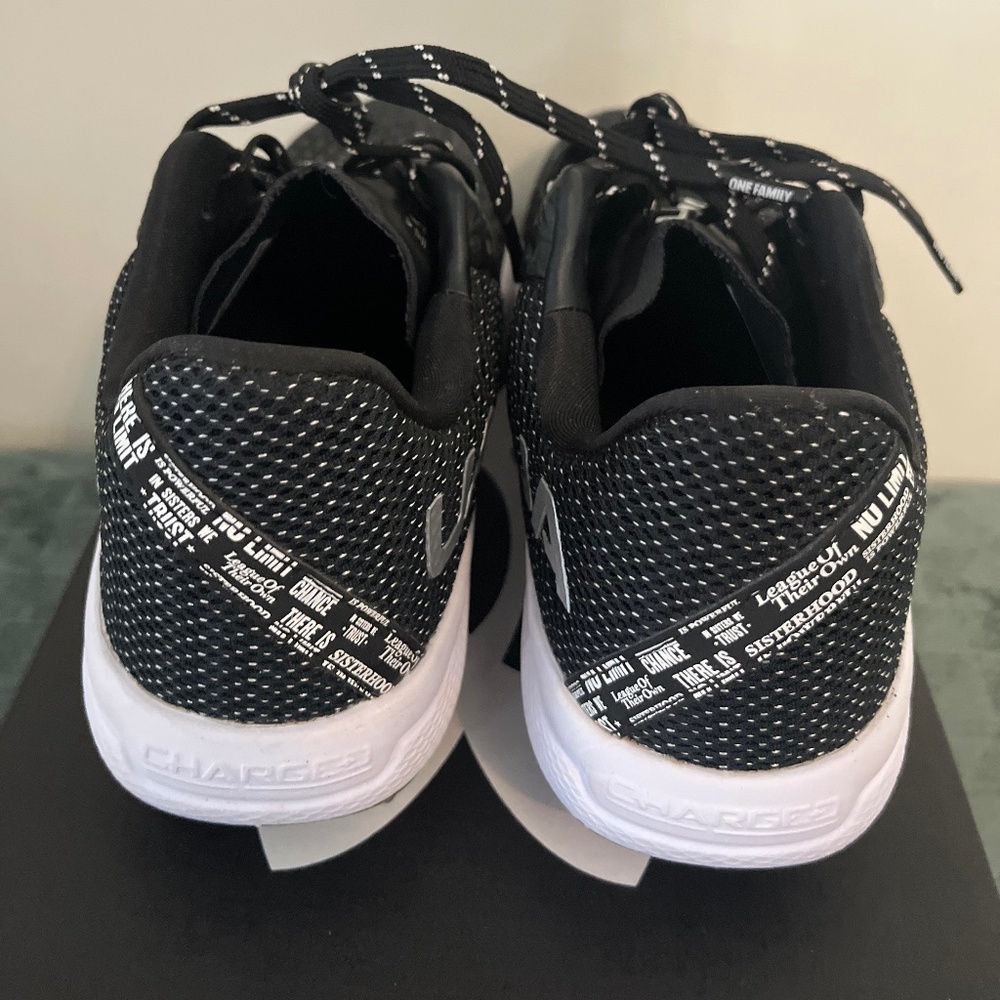Baseball Cleats - Picture 9 of 12